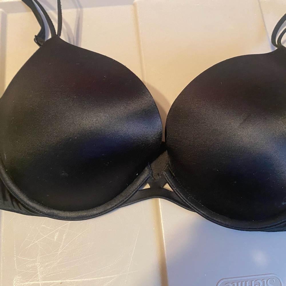 Black Victoria Secret Very Sexy Bra push-up size 38B